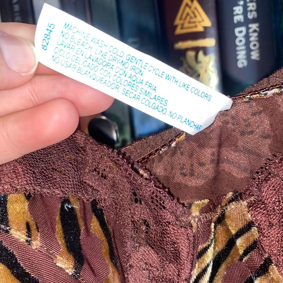 Soft Animal Print Top! - Picture 12 of 13